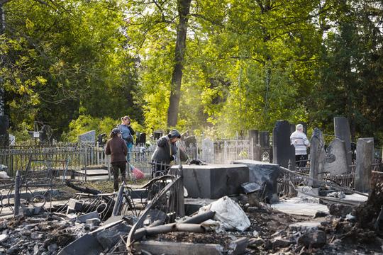 Кладовище після обстрілу КАБами