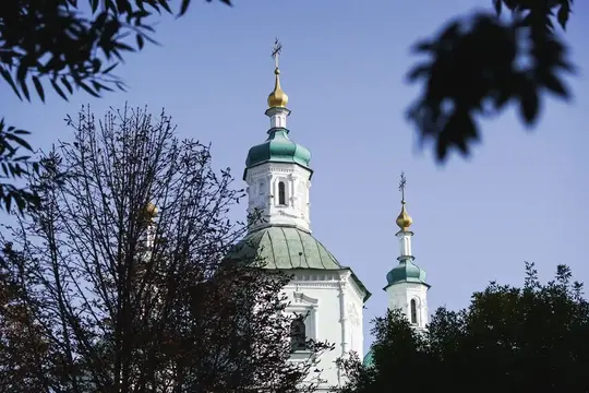 Бані Воскресенської церкви в Сумах
