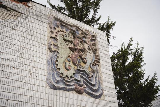 Морський орнамент на мозаїці в Сумах