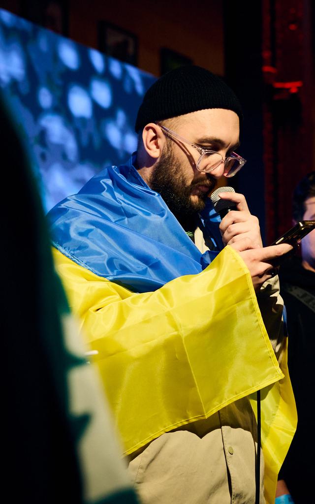 Павло Ігнатченко виступає з промовою на фестивалі Suomifornia