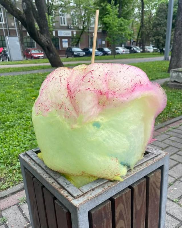 Солодка вата, яку продають в Сумах