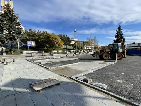 Привокзальна площа в Тростянці