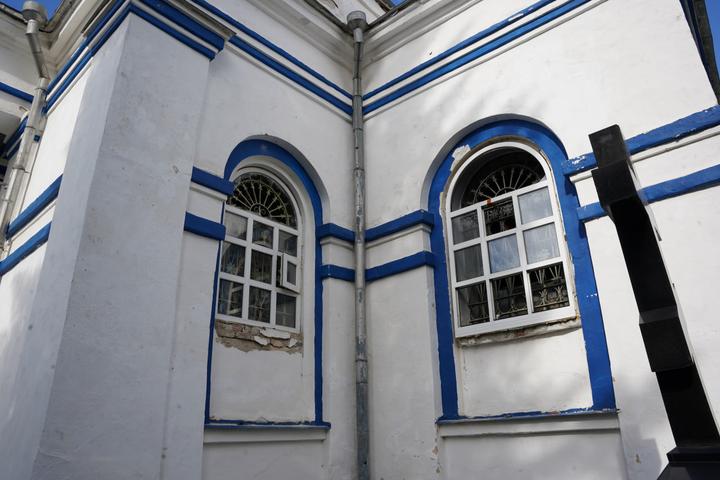 Вибиті вікна у Петропавлівському храмі