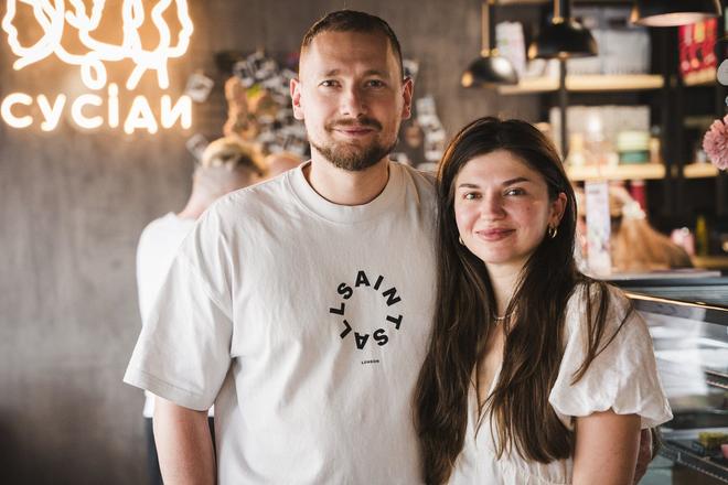 Павло та Поліна Герасименки в ресторані Сусіди