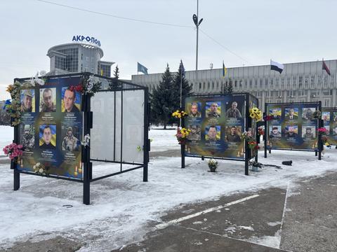 Пошкоджена внаслідок атаки Алея пам'яті в Сумах