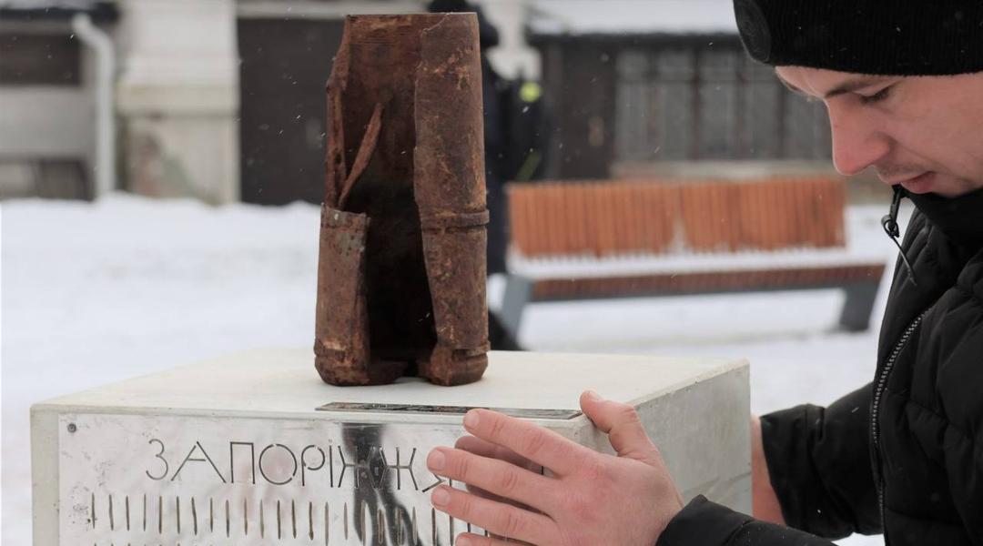 montazh vystavky aleya nezlamnykh mіst Монтаж виставки Алея незламних міст