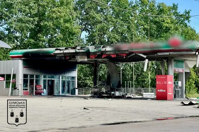 Пошкоджена заправка в Сумах внаслідок обстрілу