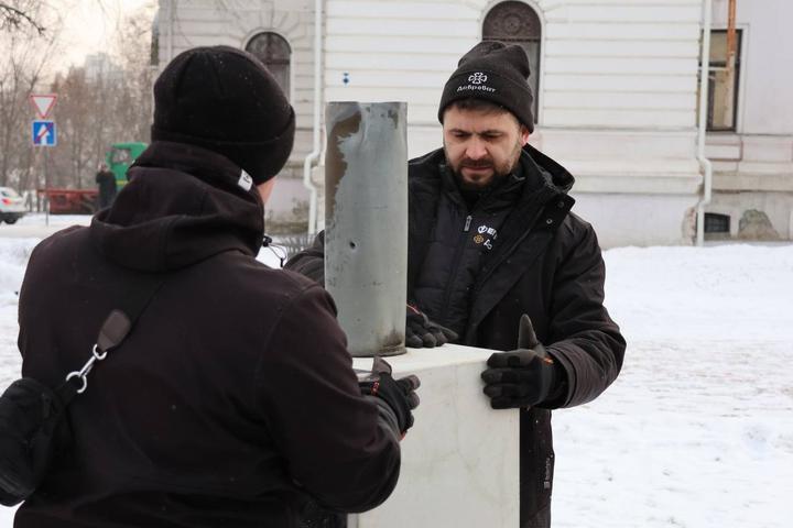 u sumakh vstanovlyuyutʹ vystavku aleya nezlamnykh mіst У Сумах встановлюють виставку Алея незламних міст