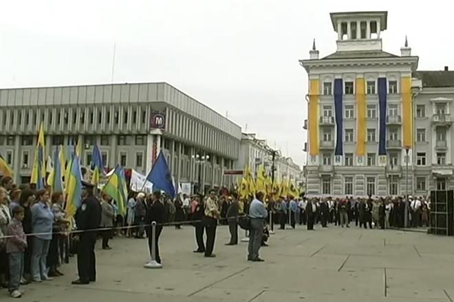 svyatkuvannya den nezalezhnosti sumy 2004