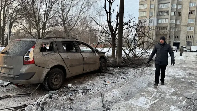 пошкоджена автівка унаслідок обстрілу