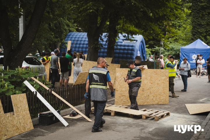 Волонтери і міські служби долають наслідки ворожої атаки на Суми