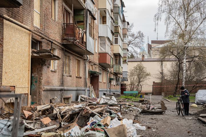 Будинок на вулиці Троїцькій після атаки у Страсну пʼятницю