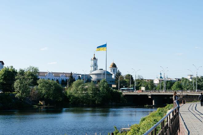 Прапор України в центрі Сум