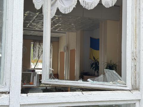 Вибиті вікна в навчальному закладі в Сумах