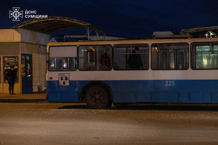 hromad transport sumy atak тролейбус у Сумах після російського обстрілу