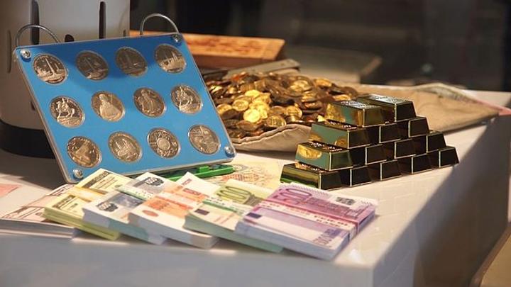 Updated exposition at the museum modern Ukrainian paper money coins souvenir bars