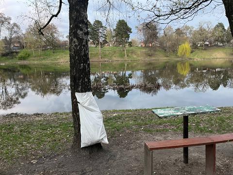 мішки для сміття в парку Верижиця