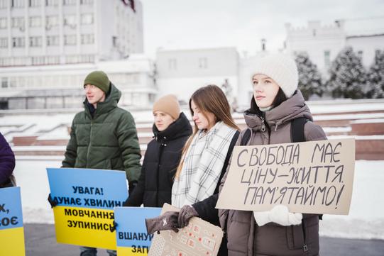 Сум'яни зупинилися на хвилину мовчання в центрі міста