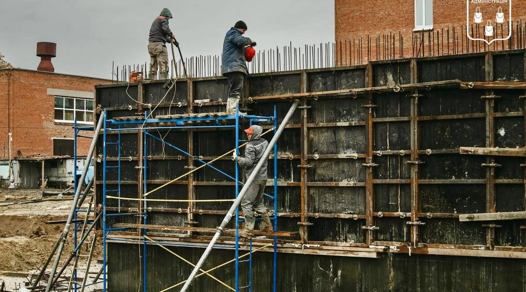 Будівництво укриття в Сумах