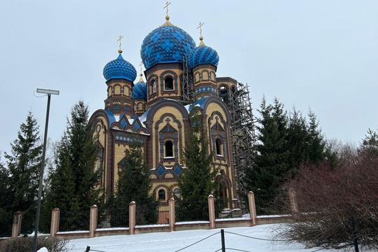 Пошкоджений Стрітенський храм УПЦ у Сумах