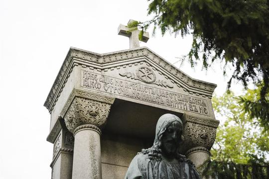 pamʹyatnyk mykoli sukhanovu na sumsʹkomu kladovyshchi Пам'ятник Миколі Сухановому на сумському кладовищі