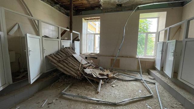 руйнування в кадетському корпусі