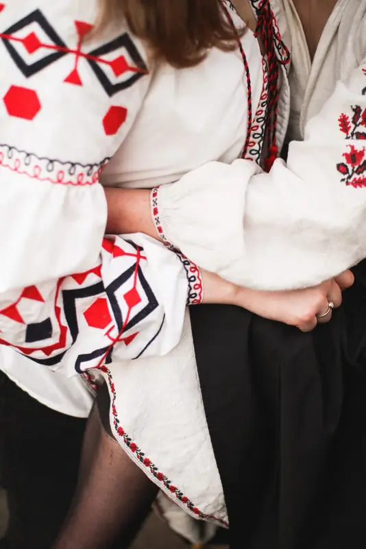 Сум'янки у вишиванках