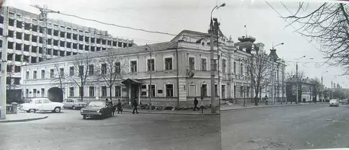 будинок Штайнера та будівля Сумської ОДА