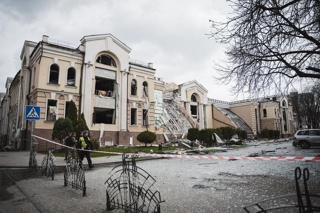 zruinovanyi konhres tsentr u sumakh