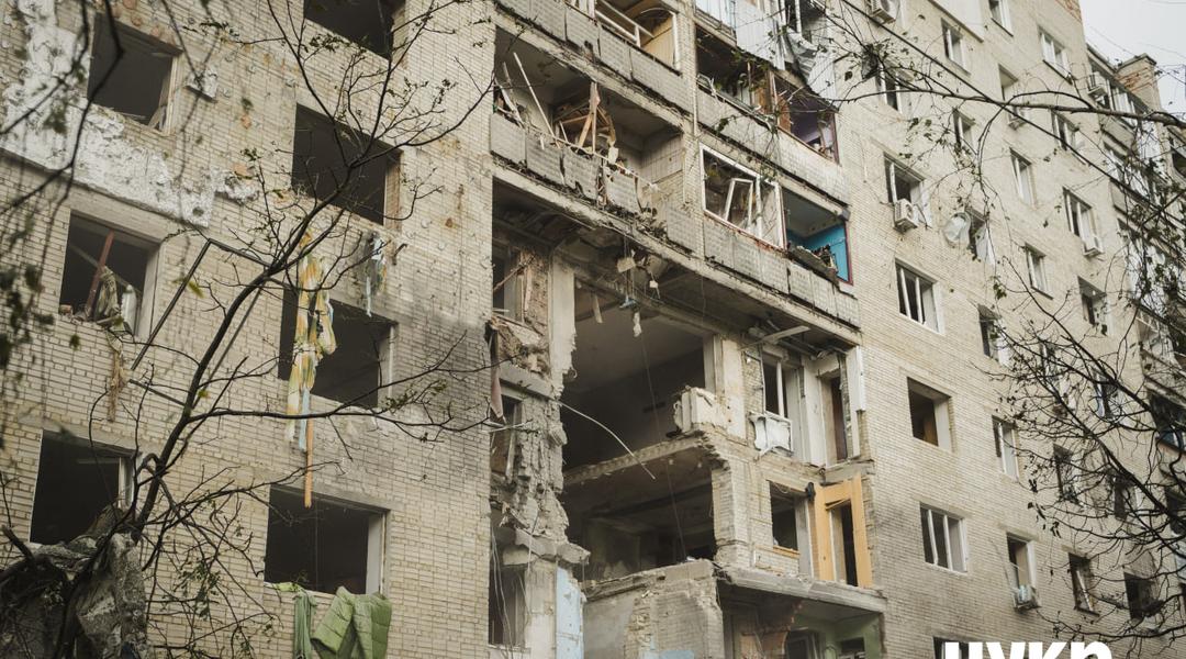 Росіяни атакували дев'ятиповерхівку у Сумах КАБами: є загиблі