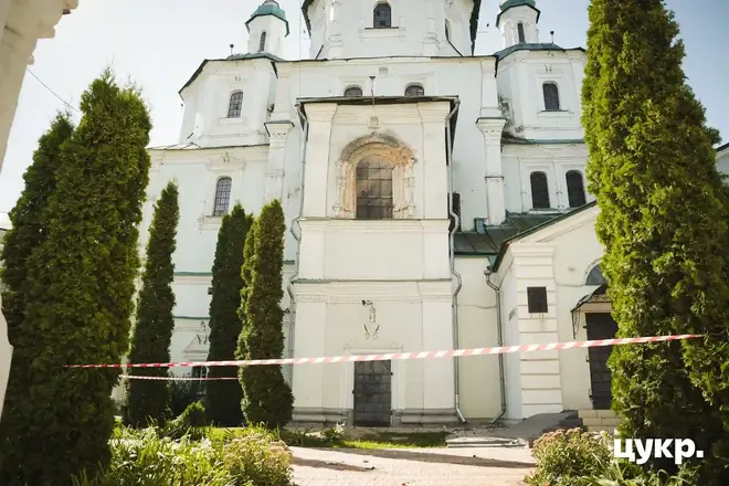 Пошкоджений Свято-Воскресенський собор у Сумах