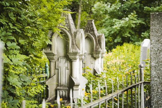 Пам'ятник Ліщинським у Сумах