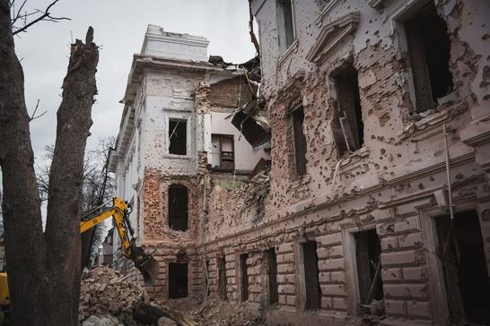 Зруйнований корпус СумДУ 13 квітня