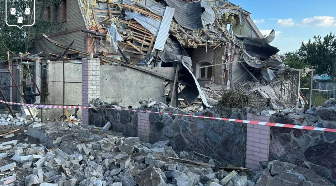 Зруйнований приватний будинок внаслідок атаки КАБу 30 вересня