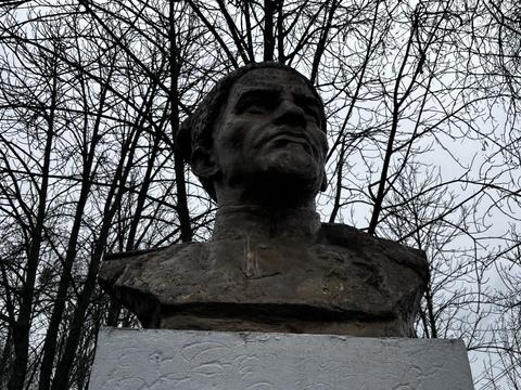 Бюст Сидору Ковпаку в Сумах