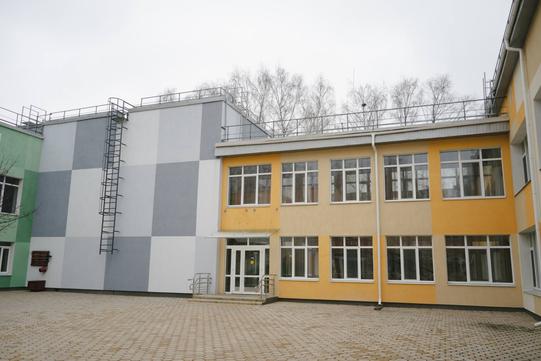 вхід у дитячий садок Золотий ключик в Сумах