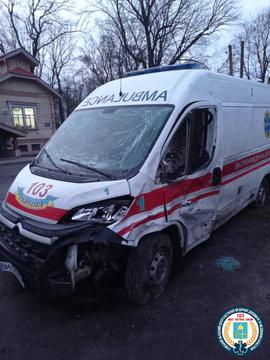 ponivechene avto ekstrenky na sumshchyni Понівечене авто екстренки на Сумщині