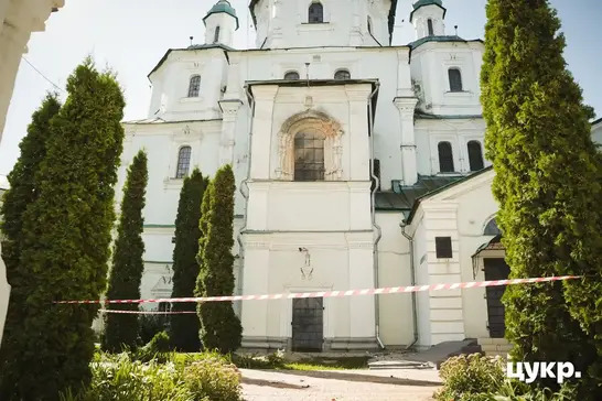 Пошкоджений Свято-Воскресенський собор у Сумах