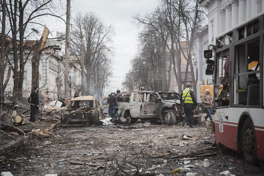 Наслідки ракетного удару по центру Сум 13 квітня