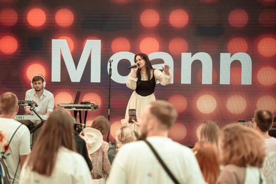 Співачка Моанн