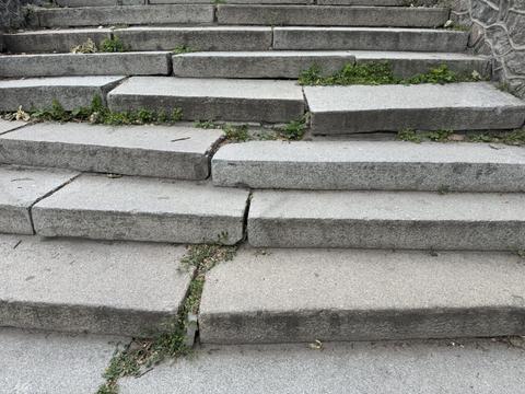 Аварійні сходи в центрі Сум
