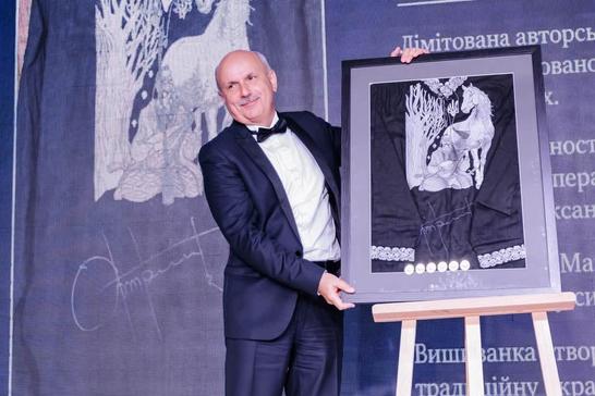 Вишиванка Тихий Мамай, яку продали на аукціоні за пів мільйона гривень