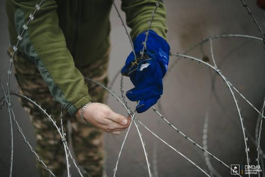 vstanovlennya kolyuchoyi sіtky na vʹyіzdі v sumy