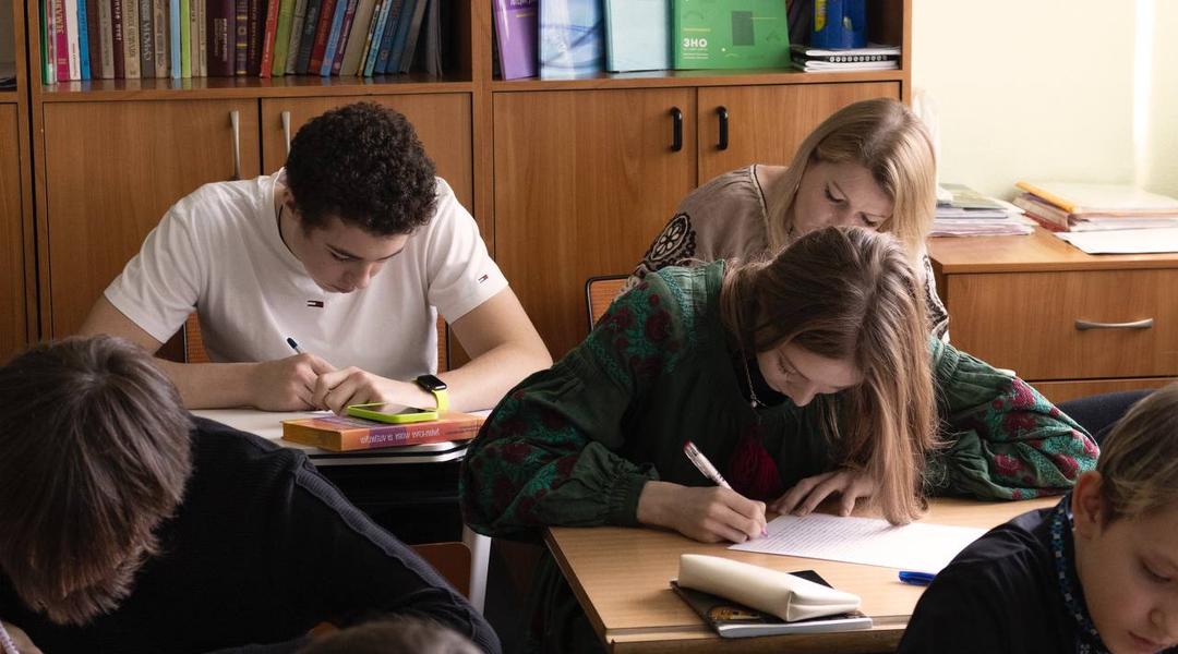 Учні в ліцеї Просперітас у Сумах
