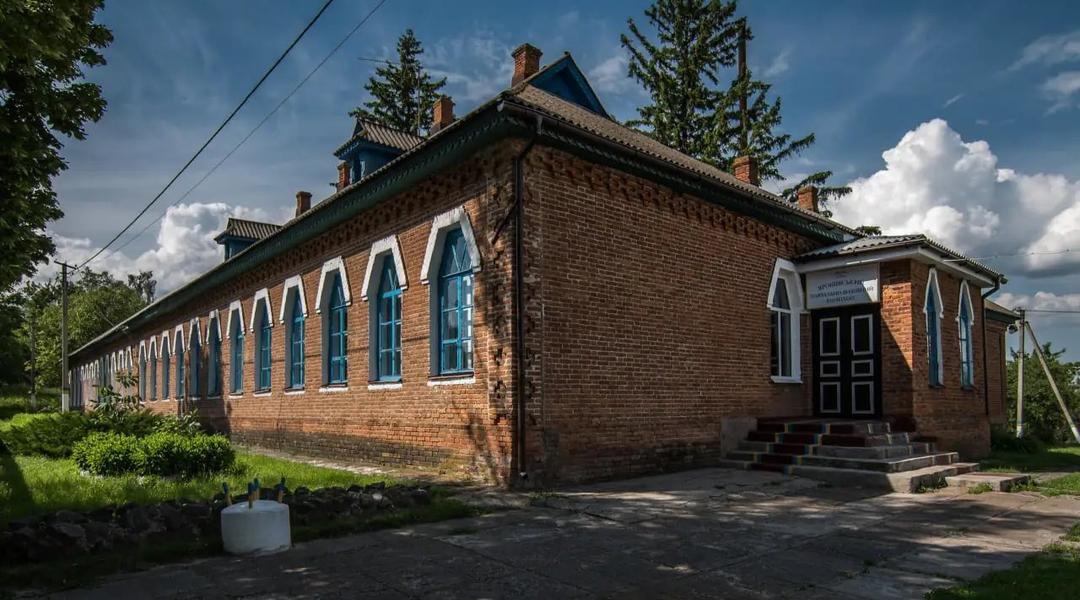 shkola slastiona na romenshchyni pochatku 20 stolittia
