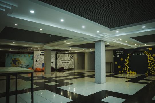 foye u mts romantyka v sumakh Фоє в МЦ Романтика в Сумах