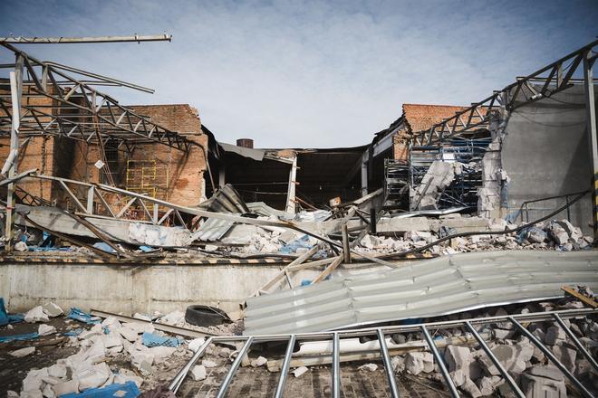 Зруйновані приміщення Нової пошти в Сумах