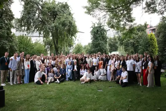 студенти усл на фото з Ющенком