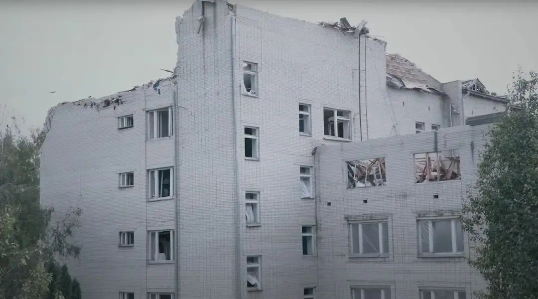 Зруйнований геріатричний пансіонат у Сумах