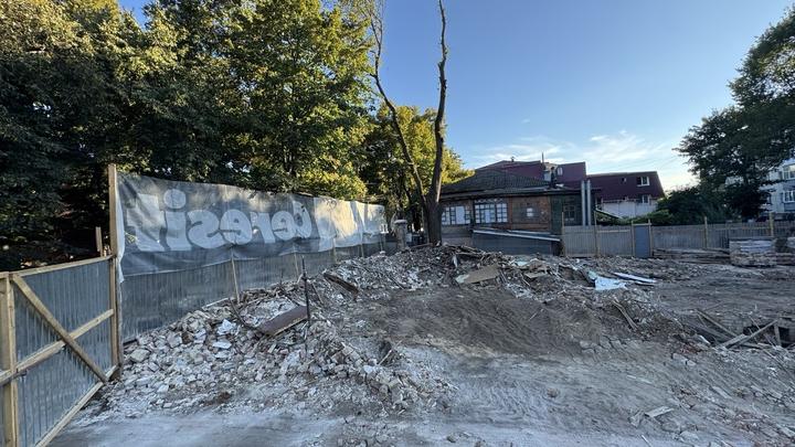 Будівельна компанія займається реконструкцією історичного будинку в Сумах
